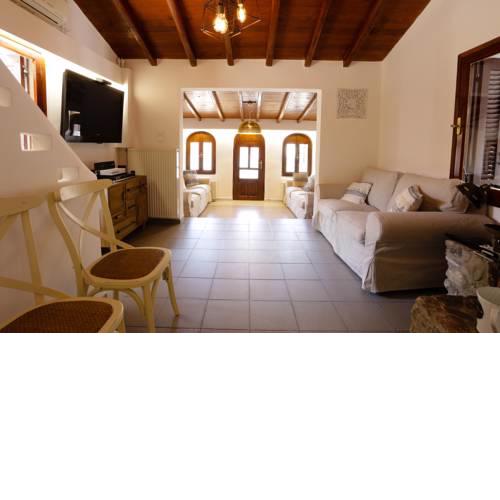 Nafpaktos Sweet Summer Beach House 5 ⭐ luxurious small villa 2 mins walk to the beach