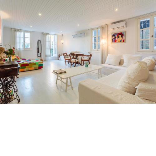 Nafplion City Escape - Nat's Stylish Home