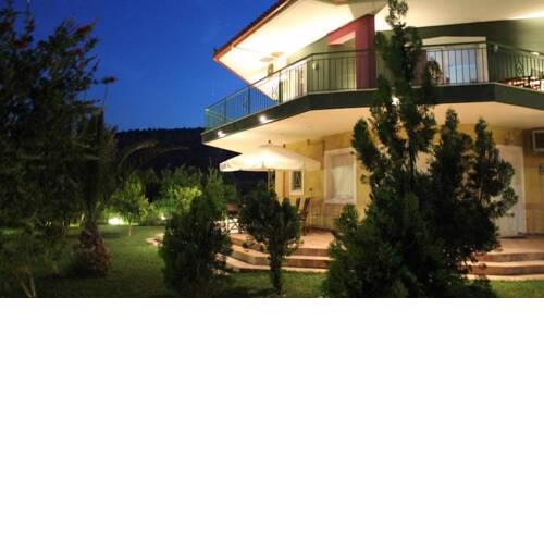 Nafplion Tiryns Retreat in a gorgeous Garden