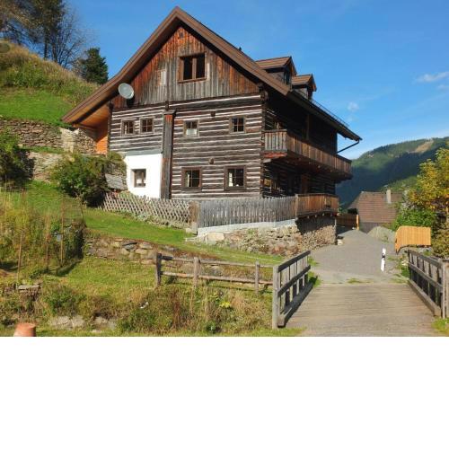 Nähe Talstation Turracher Höhe, Ferienwohnung in urigem Holzhaus