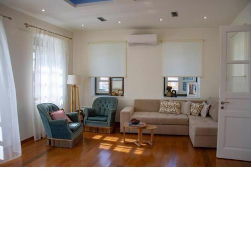 Naias Aegina, Sea-front apartment 95 sqm