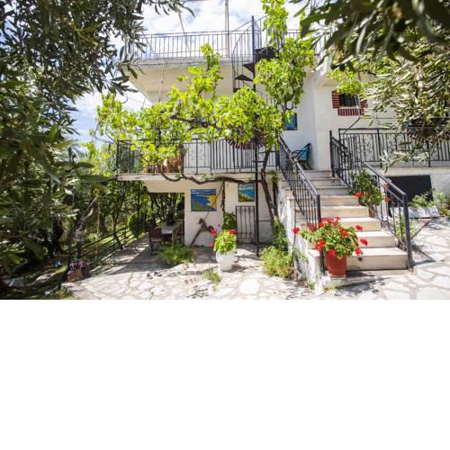 Nakou House