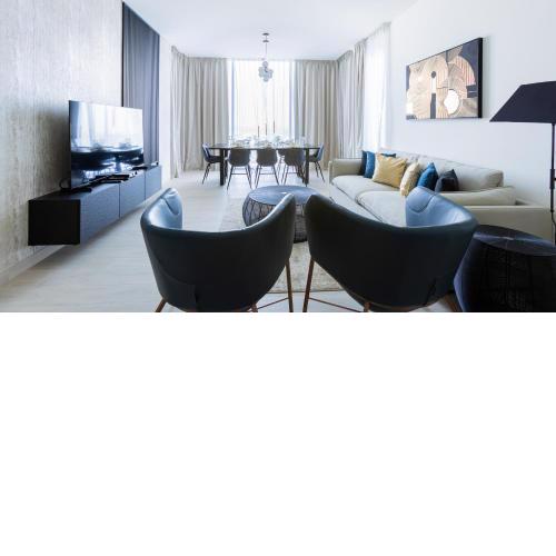 Nasma Luxury Stays - Luxury Retreat With Balcony and Stunning City View