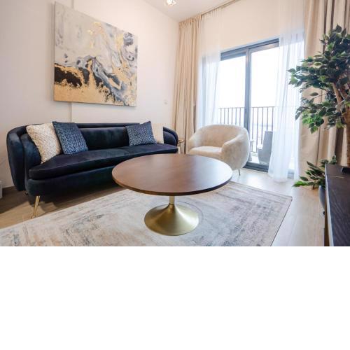Nasma Luxury Stays - Stylish Apartment With Balcony And City Views