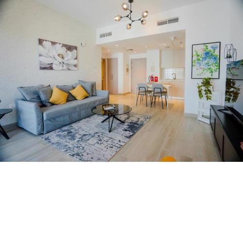 Nasma Luxury Stays - Waterfront Retreat With Balcony Near Theme Park