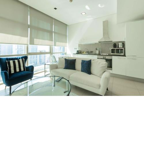 Nasma Luxury Stays - White Haven Studio With Charming Cityscape Views