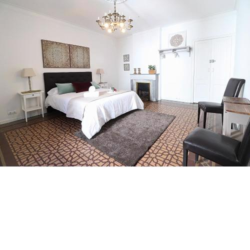 Natural Bright Room in Gothic