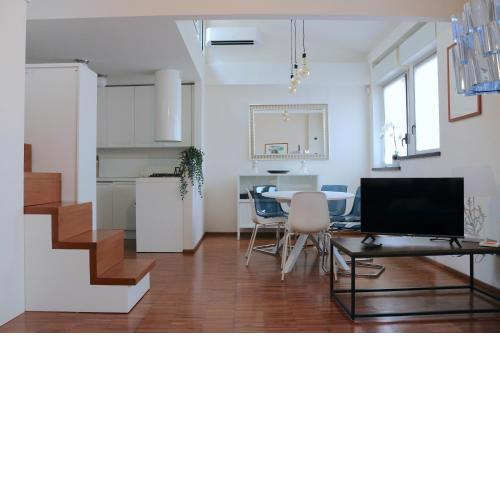 Navigli Design Apartment with Balcony