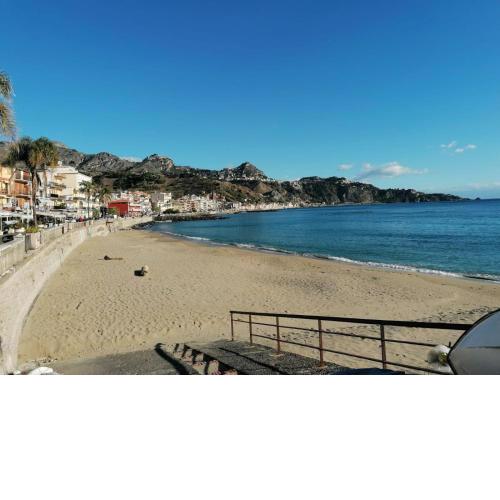 NAXOS - TAORMINA Incantevole a 2 minuti dal mare