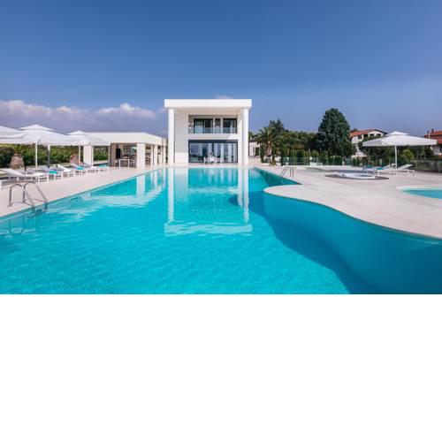 Nea Moudania Villa Sleeps 12 with Pool Air Con and WiFi