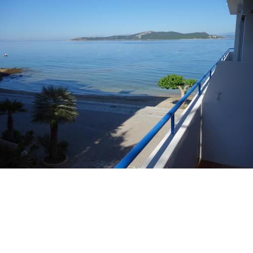 Nea Styra seaside apartment