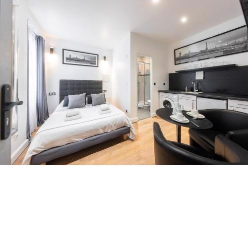 NEAR EIFFEL TOWER...CUTE LITTLE STUDIO