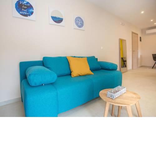 Neat Apartment Near Visnjan With Sea views.
