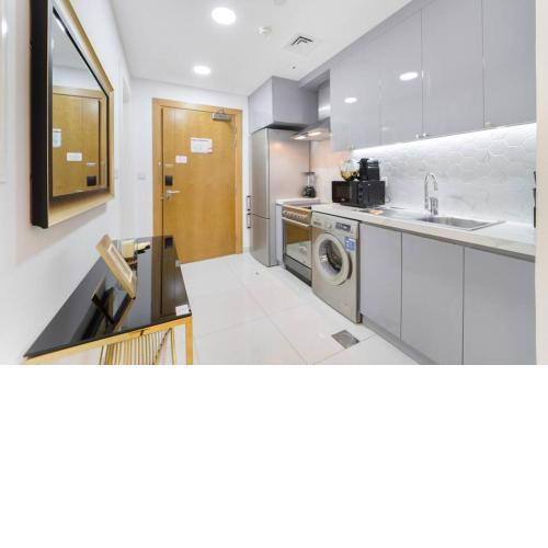 Neat Studio in the heart of Business Bay