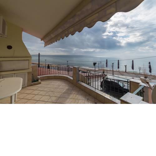 NEFELI Beach Apartment