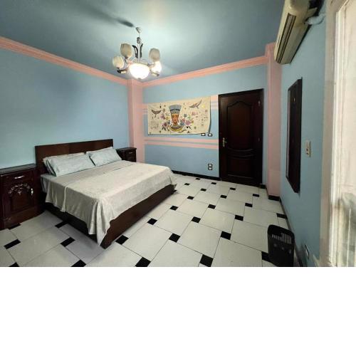 Nefertiti Room-Female Only-The Queen Home