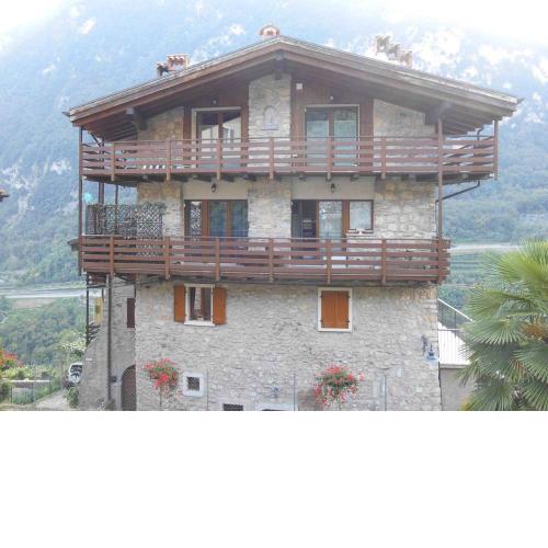 Nelle mura del castello a pochi km dal Garda Lake