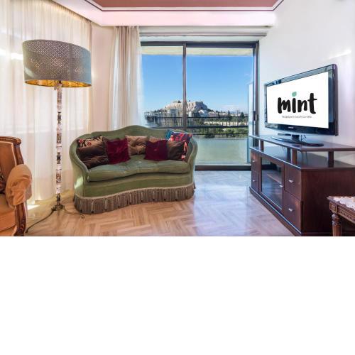 Neoclassical 122sqm Apartment under Acropolis