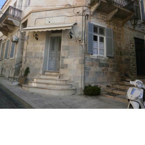 Neoclassical apartment at the port of Ermoupolis