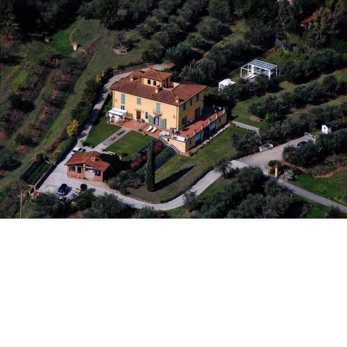Nette Ferienwohnung in Collodi mit Privatem Garten