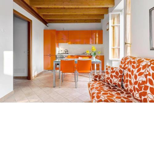 Nette Wohnung in San Felice Del Benaco mit Terrasse, Garten und Grill