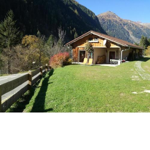Nettes Ferienhaus in Innerfragant mit Garten, Terrasse und Grill
