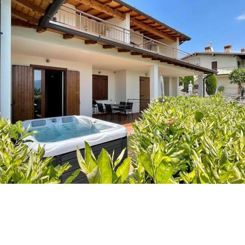 NEU Suite Perlago, Whirlpool & Seeblick