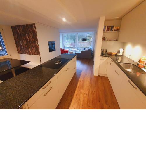 Neue Wohnung an Stadtrand mit Parkplatz