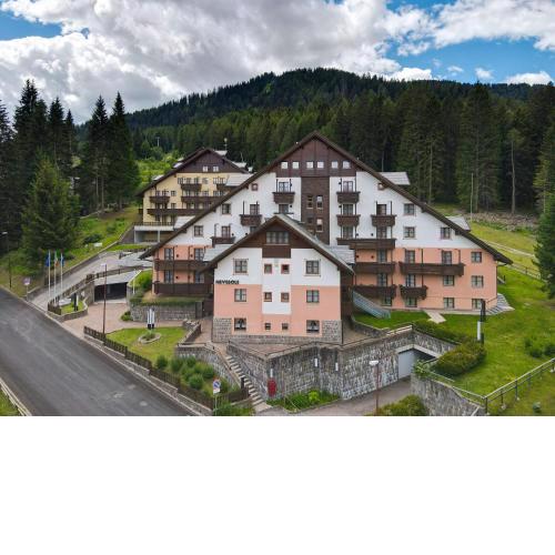 Nevesole Folgarida Resort Aparthotel