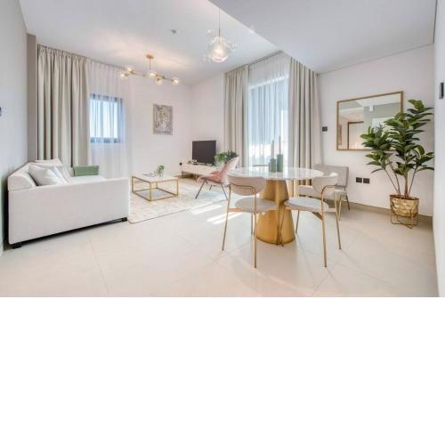 New 2 bed with gym, pool, yoga and private terrace