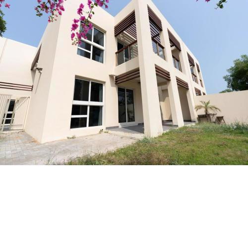 NEW! Amazing & Cozy 3B Villa with Balcony in RAK
