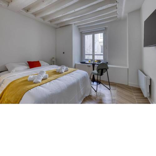New and Designed Studio well Equipped - Heart of Paris 2