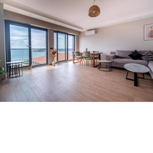 New and Modern Flat with Sea View