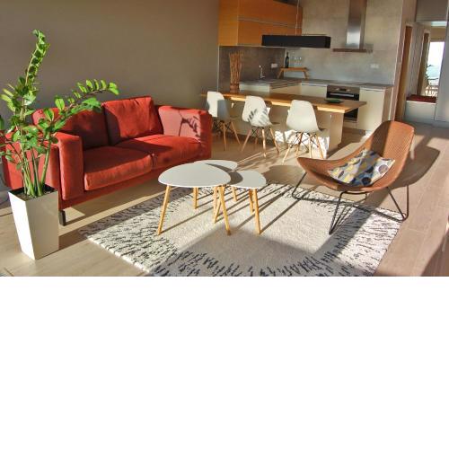 New apartment with private parking, TV & Internet