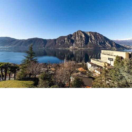 NEW! Bellavista Residence Wraparound Lake Views
