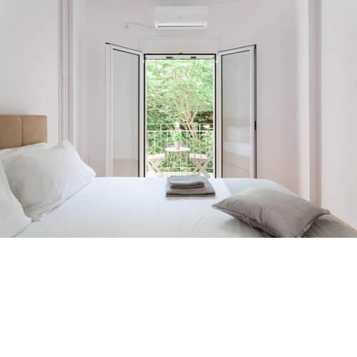 New central boutique apartment near Metro