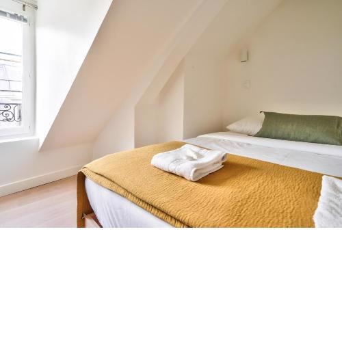 New Cocoon Duplex for 2 in the Heart of Paris (5D)