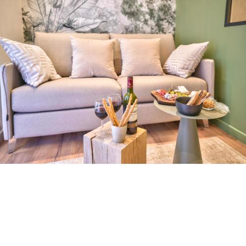 NEW Eiffel Tour ! Splendid Apartments in the Heart of Paris
