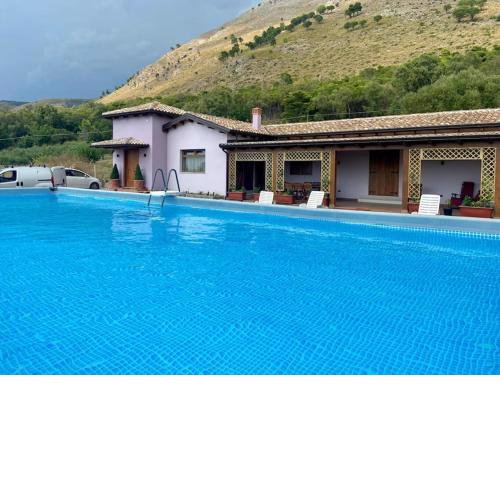 New entire villa with pool and sea views