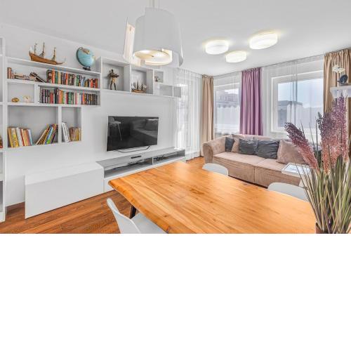 New large apartment, Free Parking!