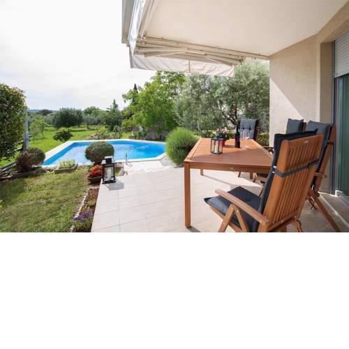 NEW Luxury 2BDR apartment with garden, PRIVATE POOL, and parking