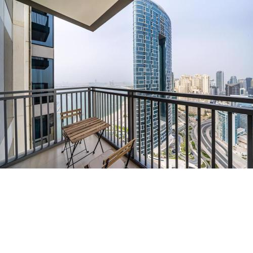 New! Luxury Dubai Marina Apt Balcony & View