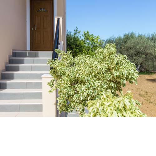 New small (3) apartmentcomplex in village of Prinès near Rethymnon, NW coast