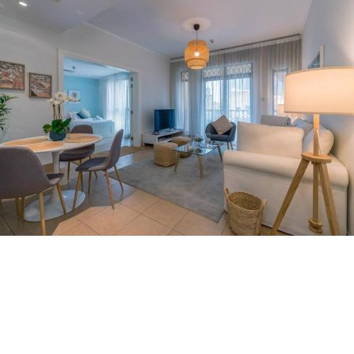 NEW! Spacious 2Bed with Burj View Downtown Dubai