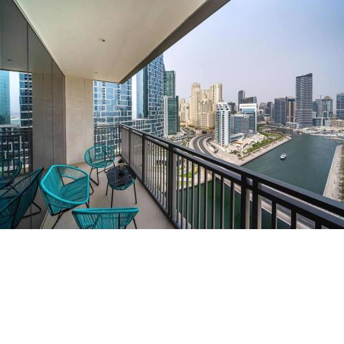 NEW! Stunning beachfront Apt. with Balcony Marina