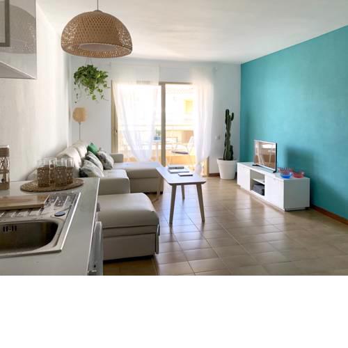 New Stunning Seaview Apartment with lovely balcony