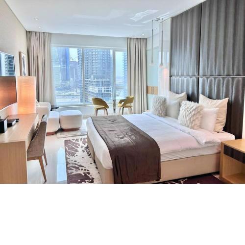 NEW! Stunning Studio with Canal View Business Bay