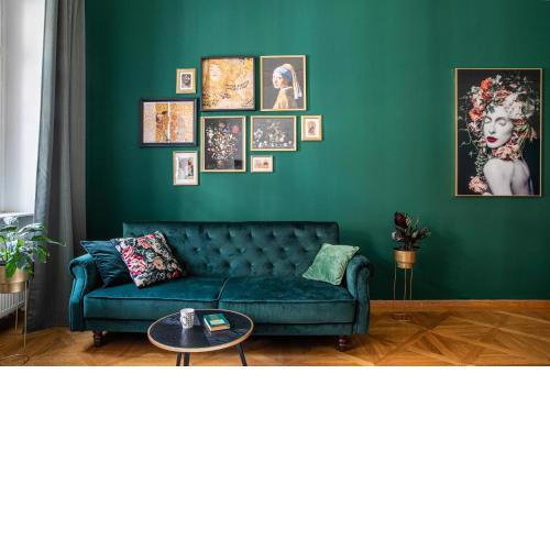 New Stylish 3 Suites Bedrooms Apt in Mala Strana