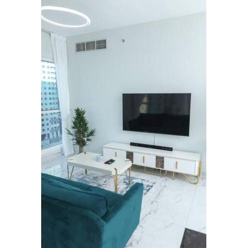 New Sunny spacious 2BR beach viewApt