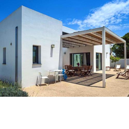 New villa at 300m from the sea with very big garden and a barbecue